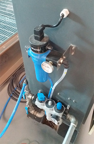 WALKER压缩空气加热器用在FANUC喷漆机器人管路上