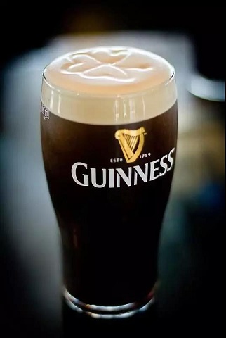 氮气充入Guinness啤酒产生细密泡沫
