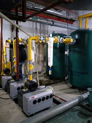 真空泵系统入口过滤的大型泵房